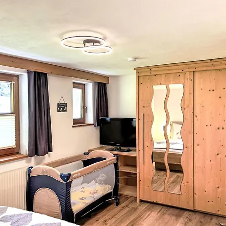 Daire Ladner 59 By Interhome *